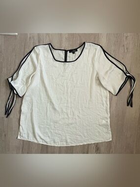 Suzanne Betro Ivory short sleeve blouse Navy Tie Trim 2X